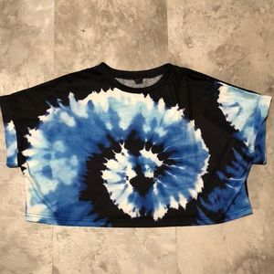 a medium 6 shirt colors blue black and white